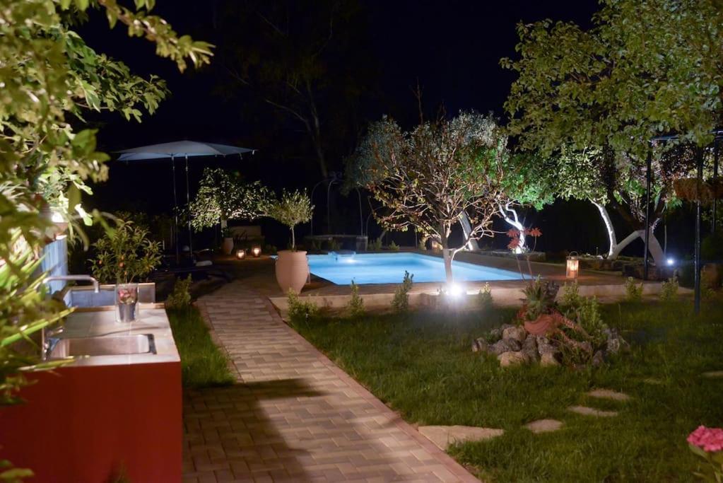 The Red House In Dassia المظهر الخارجي الصورة