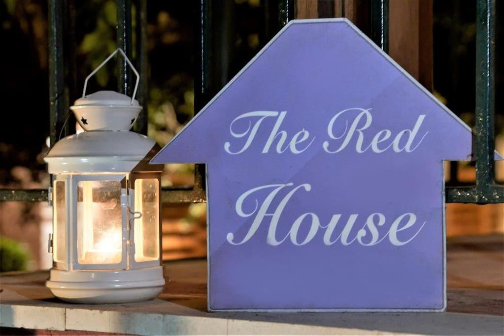 The Red House In Dassia المظهر الخارجي الصورة